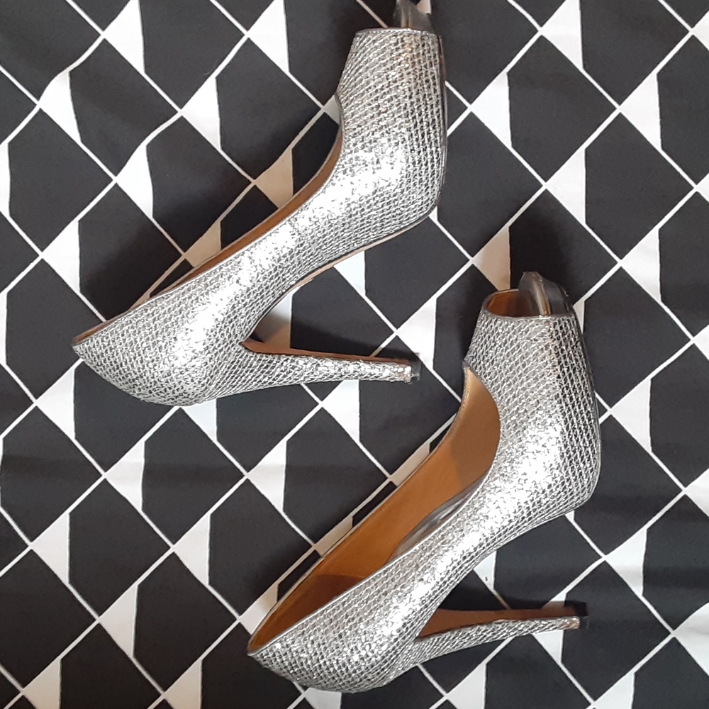 * Badgley mischka silver sparkle peep toe heels, size 8 - Picture 1 of 12
